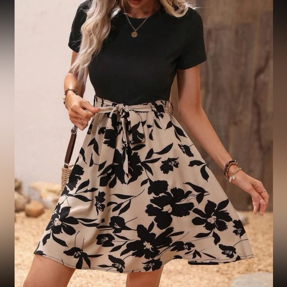 Floral dress in size large - Picture 3 of 4